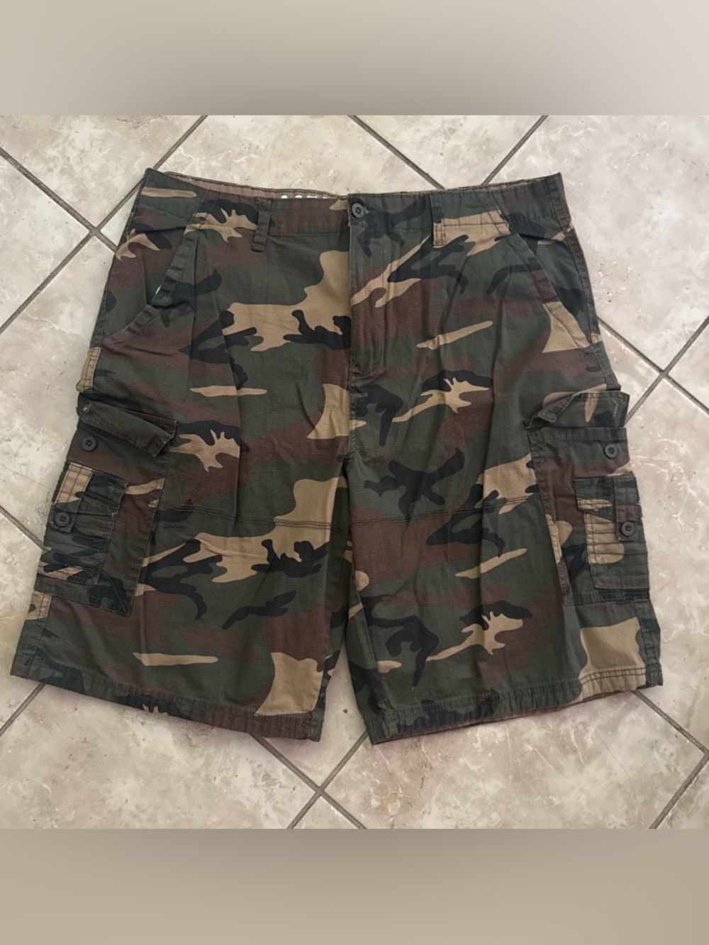NWOT Monument Men’s Camouflage Cargo Shorts Size 40